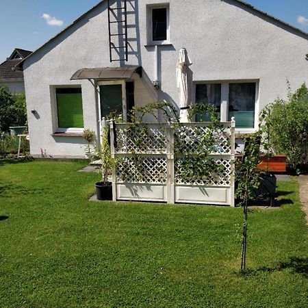 Gaestehaus Am Teich Raben Steinfeld Exteriör bild